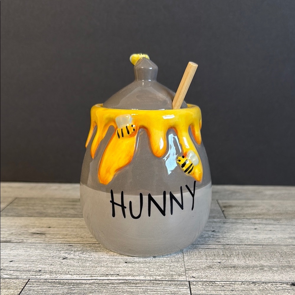 Winnie The Pooh Hunny Pot with Honey Drip Design